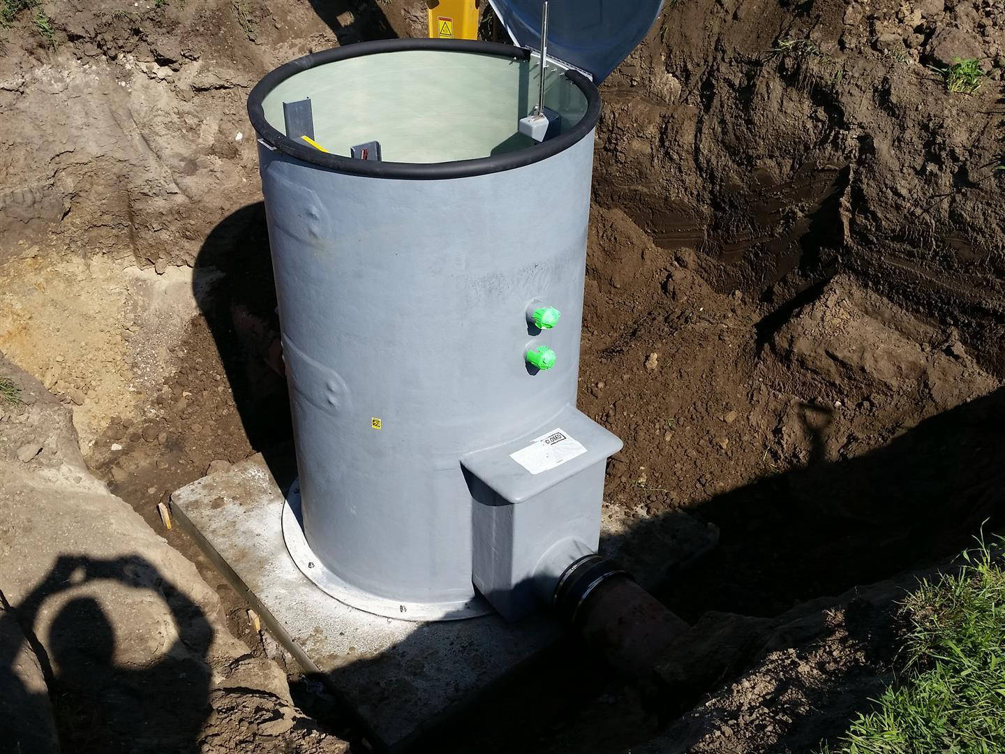 Woodriver, NE - Fiberglass metering manhole and Teledyne ISCO Signature Ultrasonic