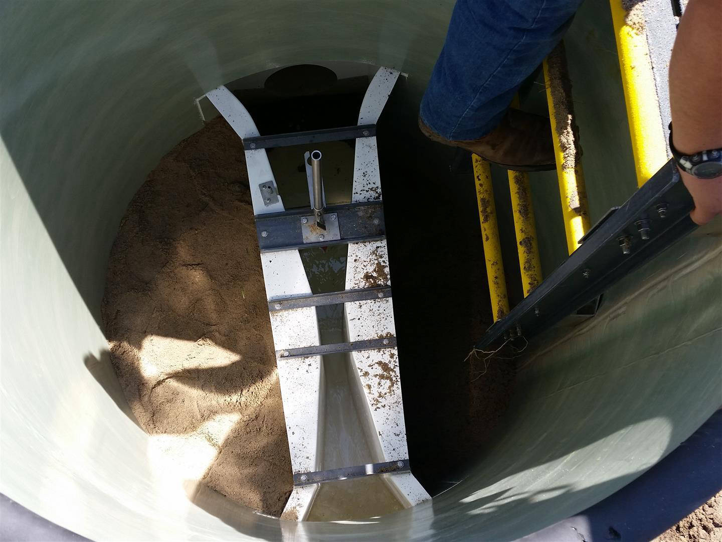 Woodriver, NE - Fiberglass metering manhole and Teledyne ISCO Signature Ultrasonic