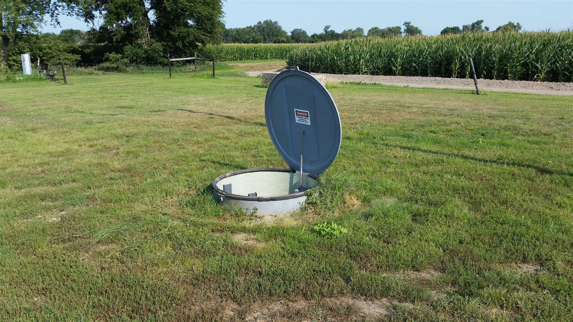 Woodriver, NE - Fiberglass metering manhole and Teledyne ISCO Signature Ultrasonic