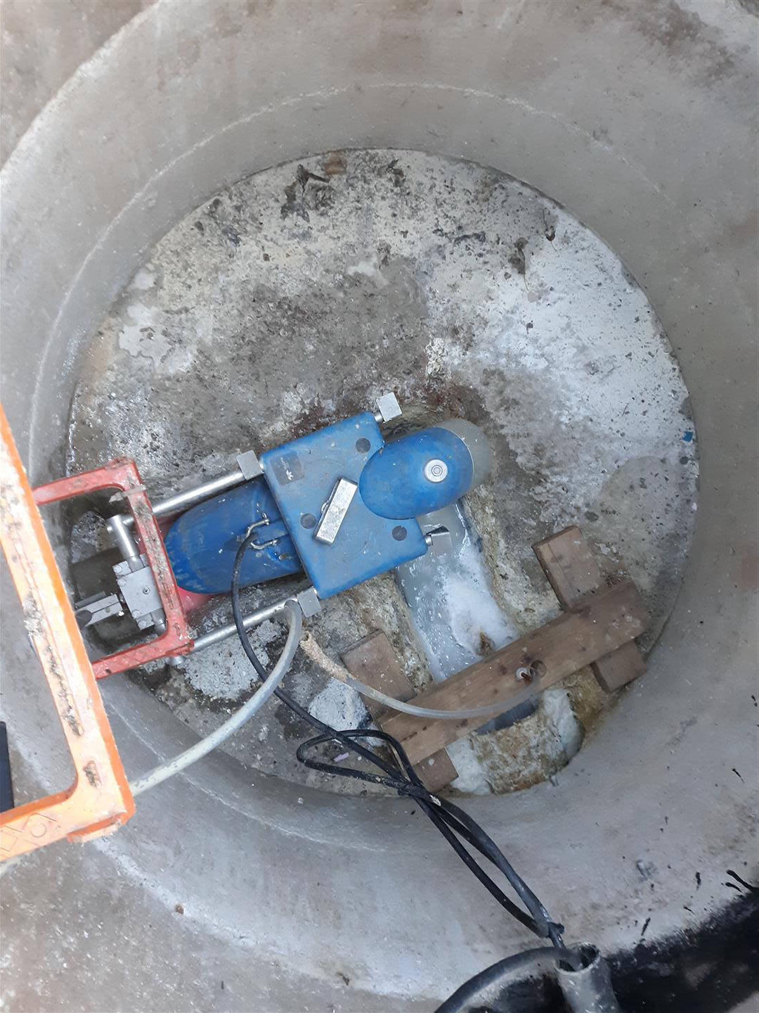 Hy Line North America - Installed Teledyne ISCO Signature Area Velocity Laser Flowmeter.