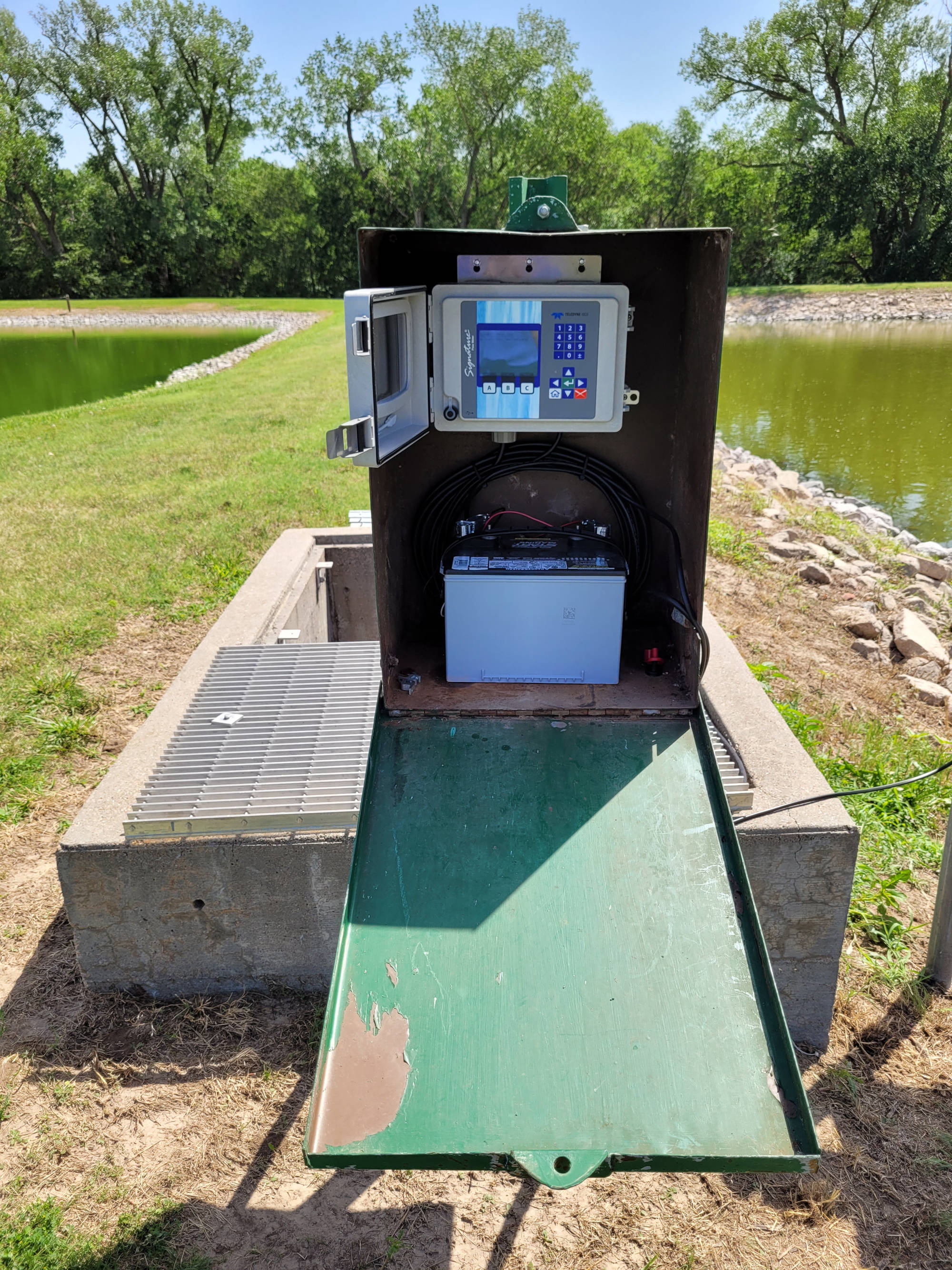 McCool NE - Installed Teledyne ISCO Signature Ultrasonic Flowmeter with solar panel and battery.