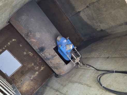 Springfield NE - Installed Teledyne ISCO Signature Area Velocity Laser Flowmeter and 5800 Refrigerated Sampler.