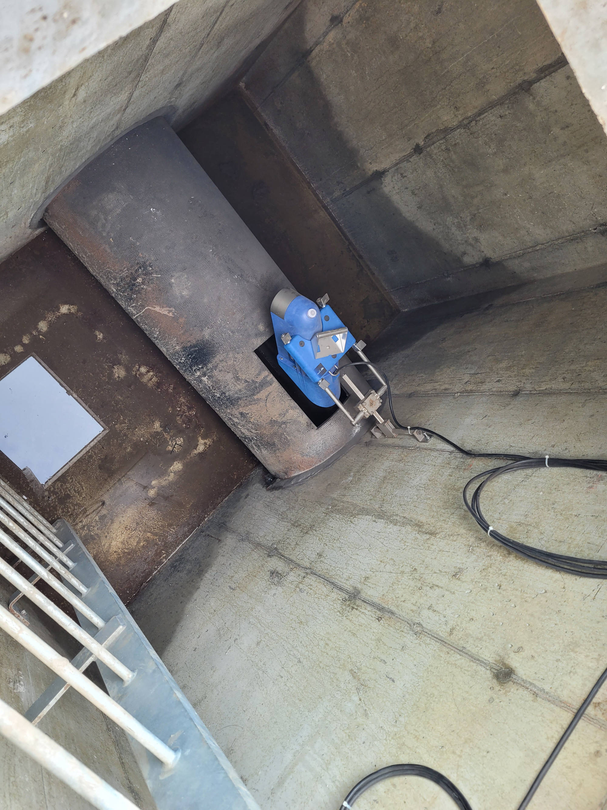 Springfield NE - Installed Teledyne ISCO Signature Area Velocity Laser Flowmeter and 5800 Refrigerated Sampler.