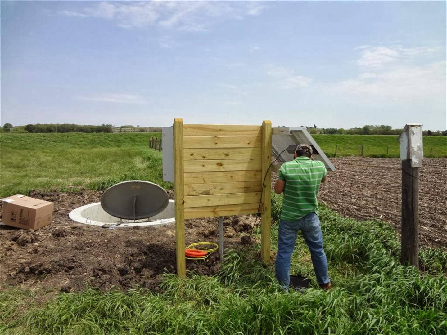 Avoca, IA - Fiberglass Metering Manhole, Teledyne ISCO Signature Flowmeter, Solar Panel