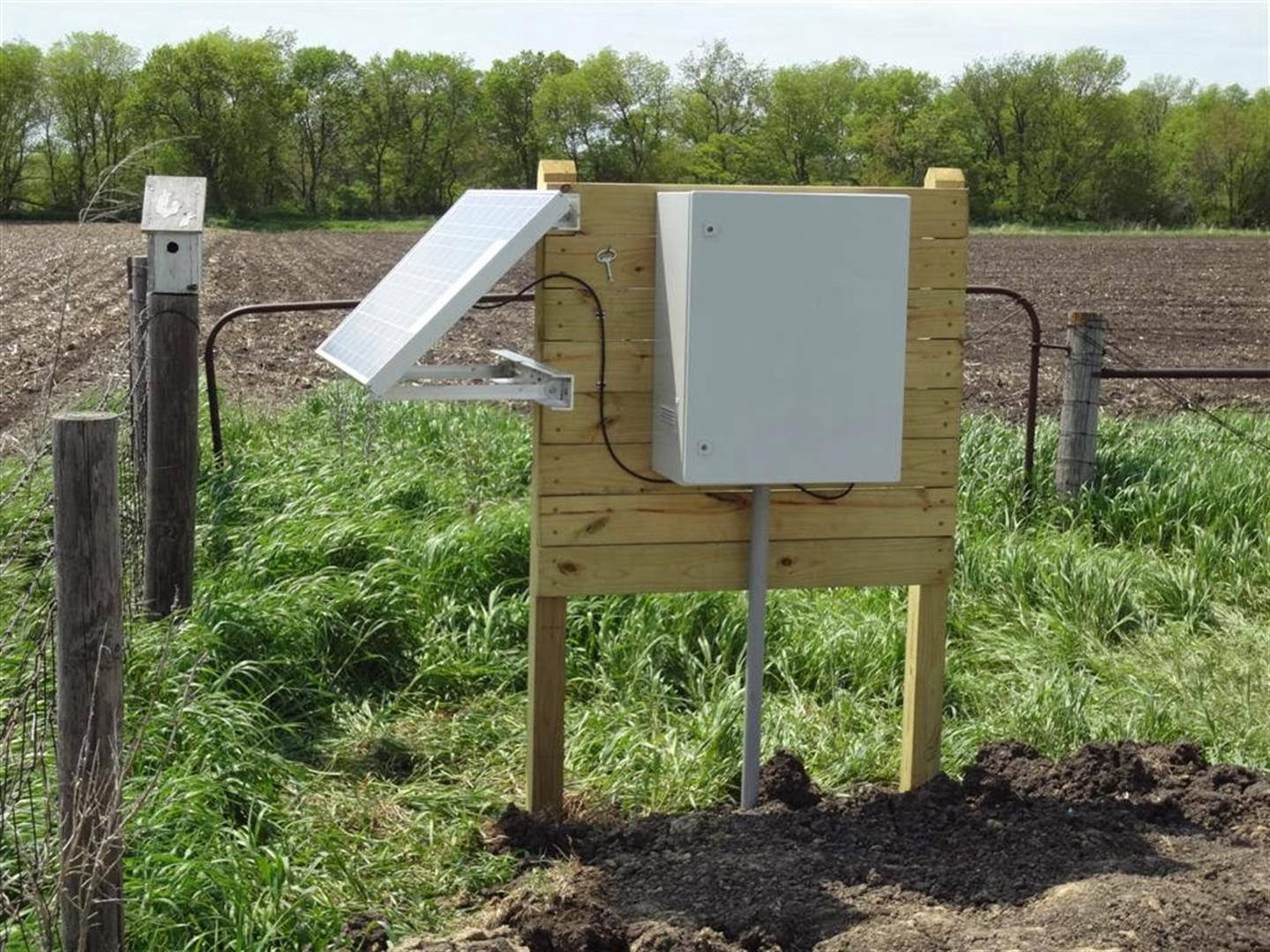 Avoca, IA - Fiberglass Metering Manhole, Teledyne ISCO Signature Flowmeter, Solar Panel