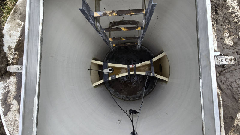 Concordia, MO - Fiberglass metering manhole, Fiberglass Enclosure, Teledyne ISCO Signature Ultrasonic Flowmeter, 5800 Sampler